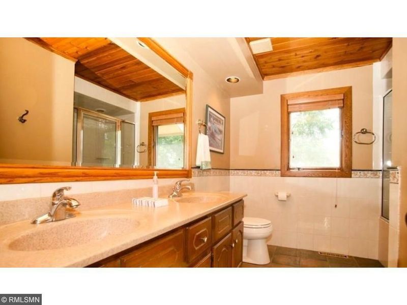 6102 Shamrock Dr, Madison Lake, MN 56063