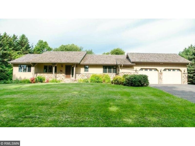 6102 Shamrock Dr, Madison Lake, MN 56063