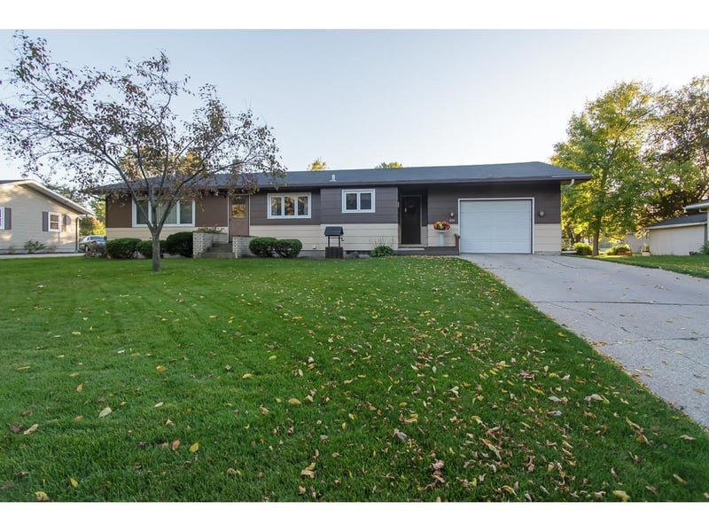 624 Kim Ave, Hamburg, MN 55339