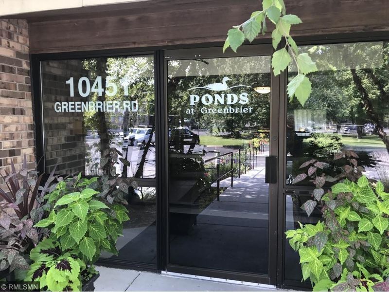 10451 Greenbrier Rd #313, Minnetonka, MN 55305