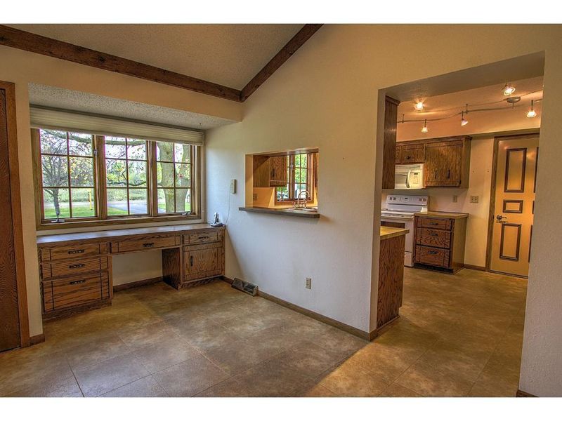 4913 Pine Lake Rd NE, Cambridge, MN 55008