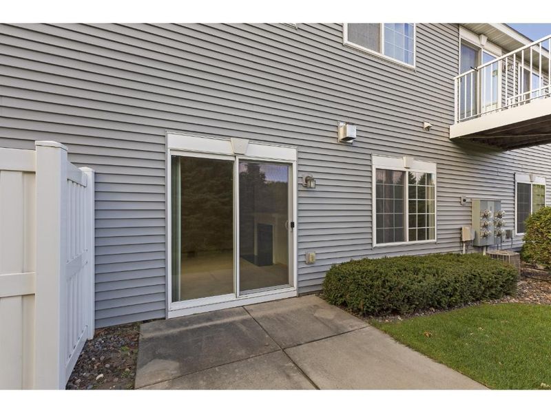 8542 Grove Cir, Shakopee, MN 55379