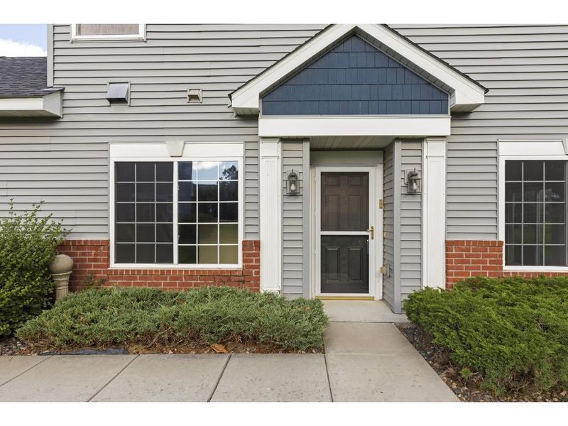 8542 Grove Cir, Shakopee, MN 55379