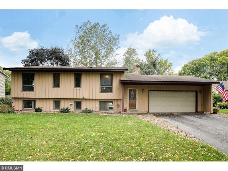 10335 Quaker Ln N, Maple Grove, MN 55369