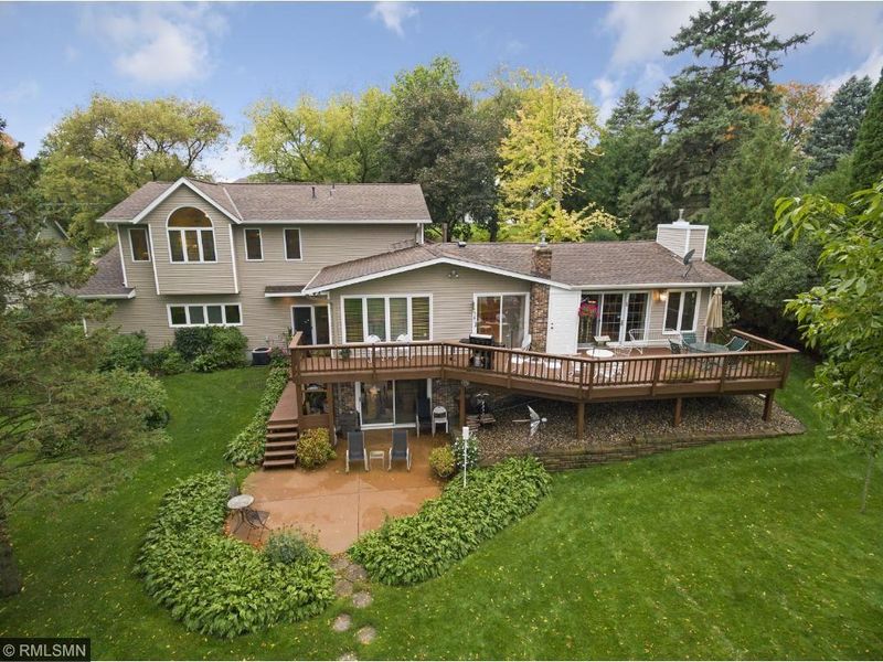 3020 Casco Point Rd, Wayzata, MN 55391