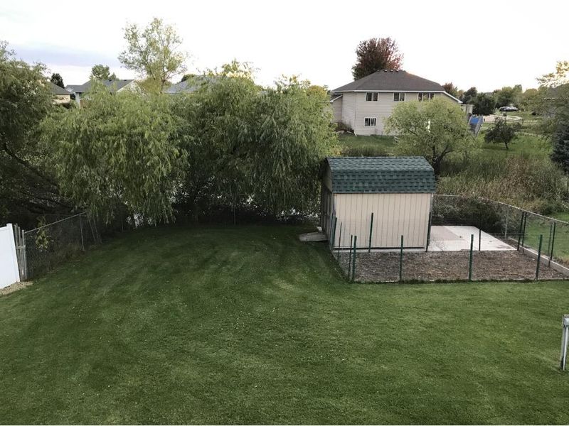 5585 Kalenda Dr NE, Albertville, MN 55301