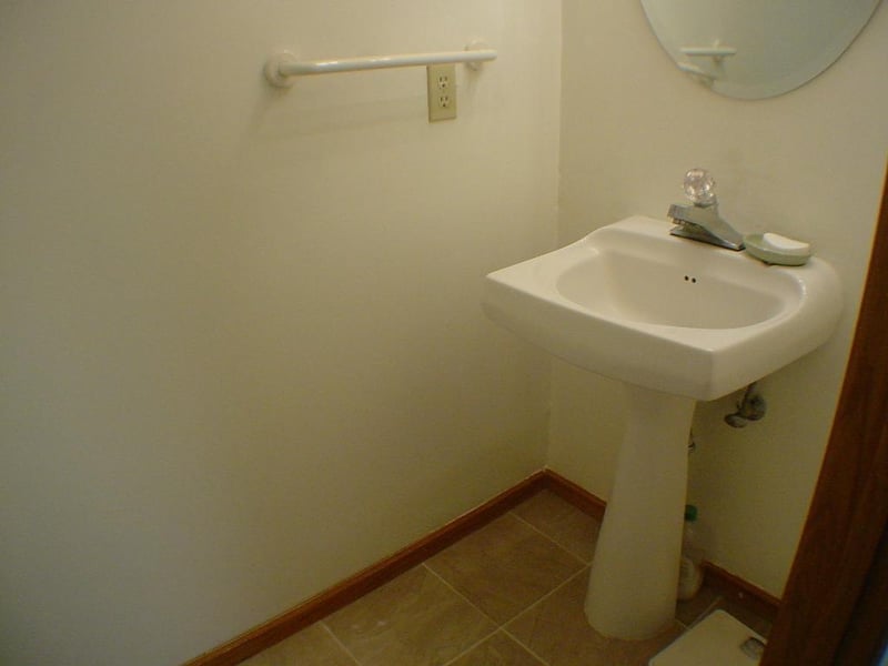 2587 Lockwood Dr, Eagan, MN 55120