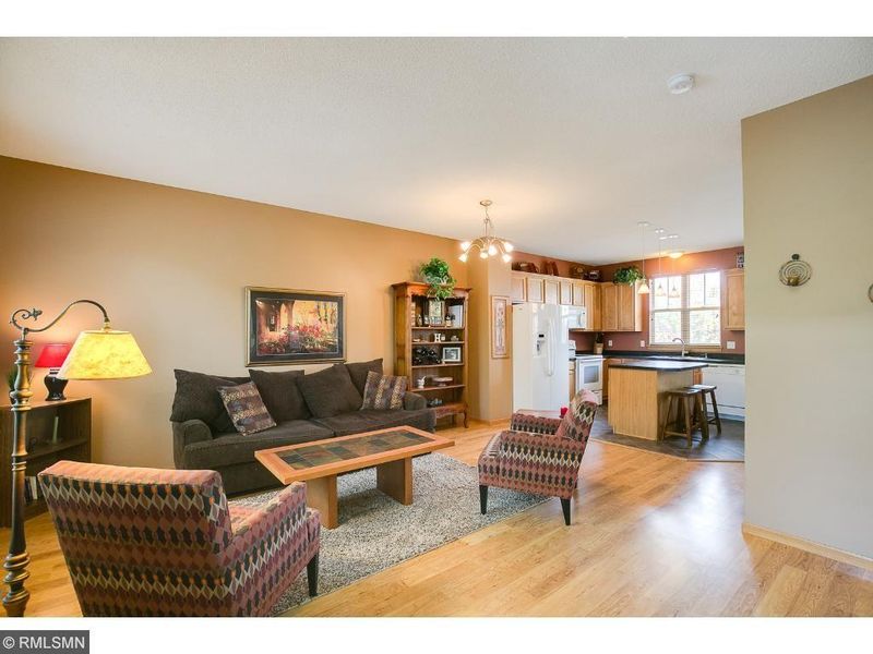 896 New Century Blvd S, Maplewood, MN 55119