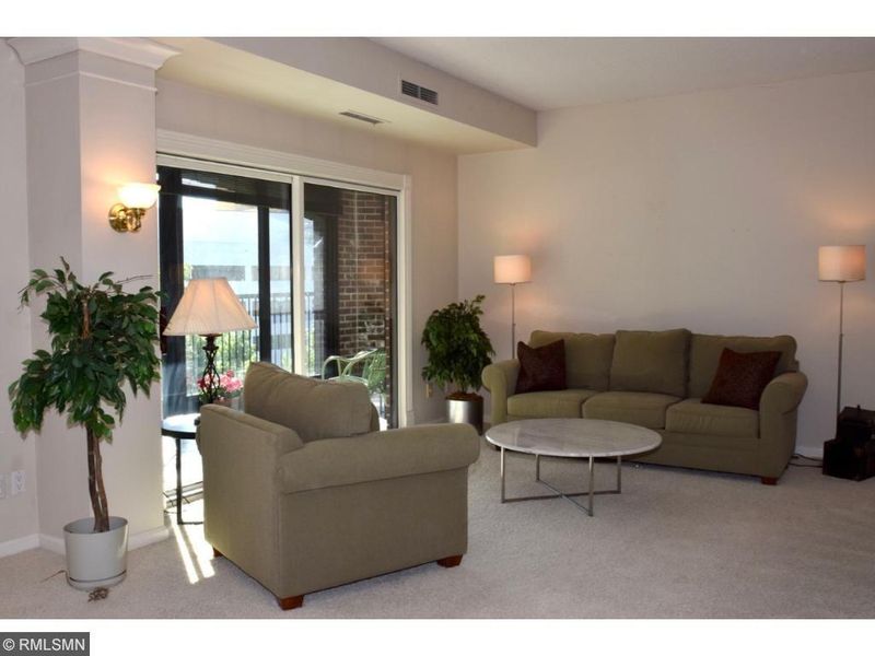 1235 Yale Pl #608, Minneapolis, MN 55403