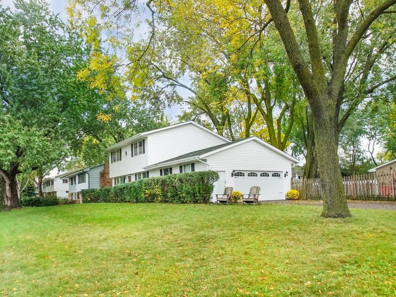 9157 35th Ave N, New Hope, MN 55427