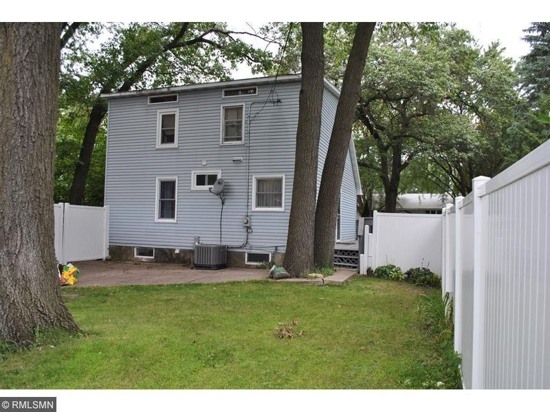524 Dover St NE, Fridley, MN 55432