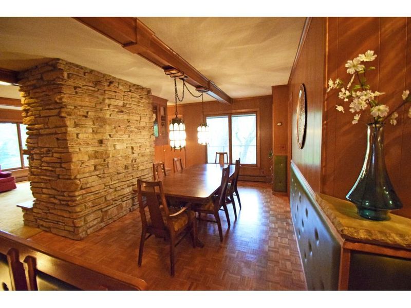 2235 Vale Crest Rd, Golden Valley, MN 55422