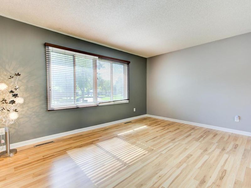 8564 S Maplebrook Cir, Brooklyn Park, MN 55445