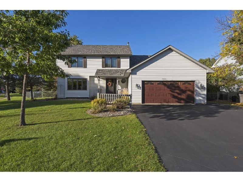 1550 Bluebill Trl, Chanhassen, MN 55317