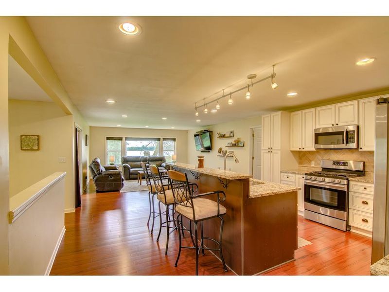 6930 Lake Dr, Lino Lakes, MN 55014