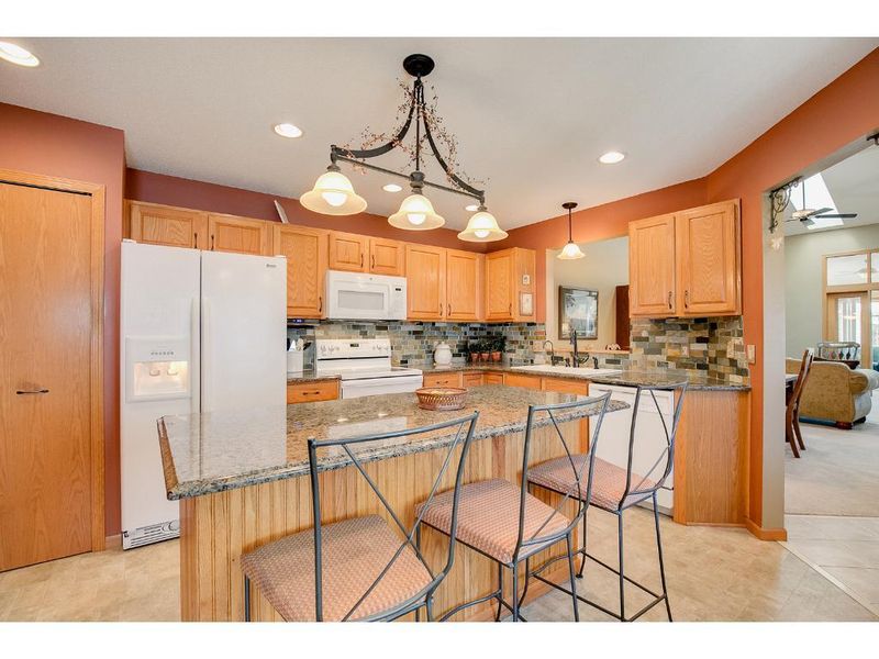 9428 Kimberly Ln N, Maple Grove, MN 55311