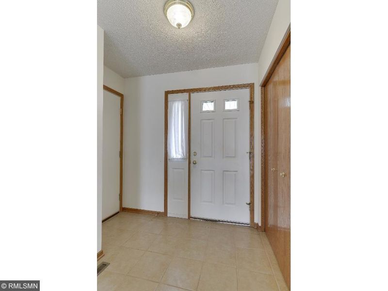 6617 Wildflower Dr S, Cottage Grove, MN 55016