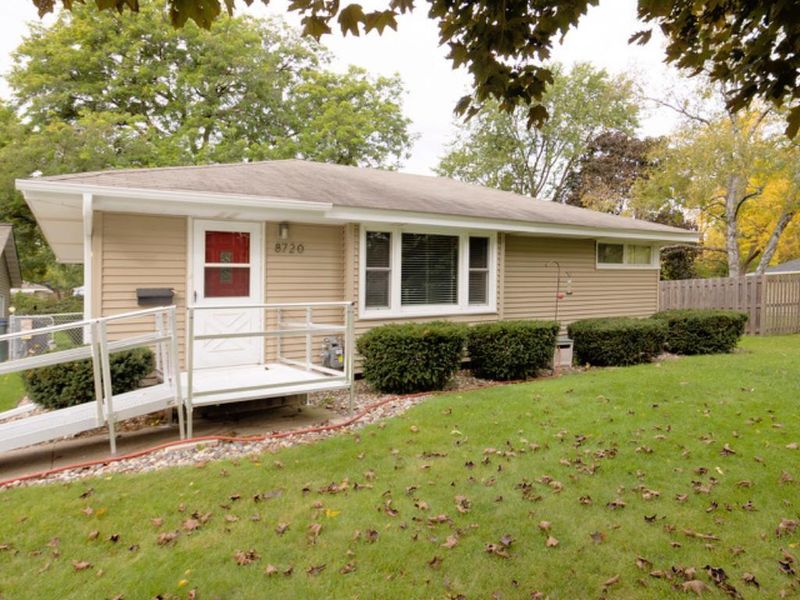 8720 Fremont Ave S, Bloomington, MN 55420