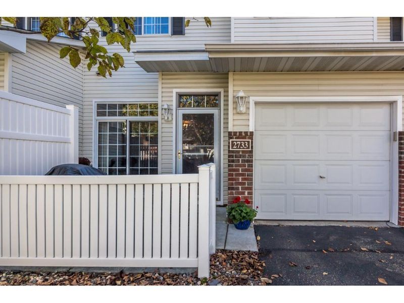 2733 Mallard Dr, Woodbury, MN 55125