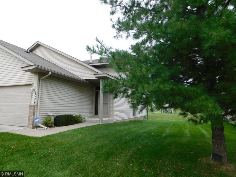 1024 Honeysuckle Ln SE, Cambridge, MN 55008