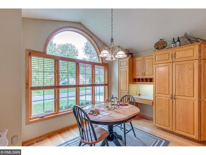 18654 Chennault Way, Eden Prairie, MN 55346