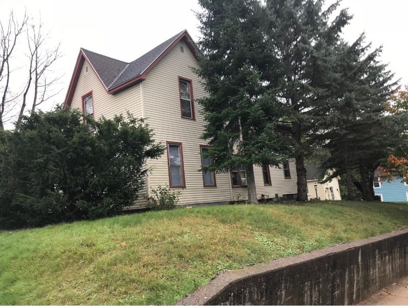 539 Lake St, Eau Claire, WI 54703