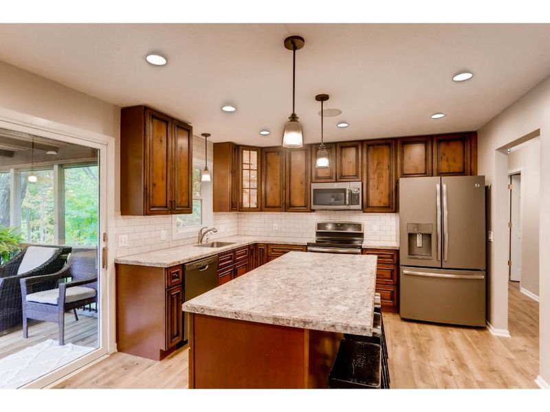 802 Circle Dr, Buffalo, MN 55313