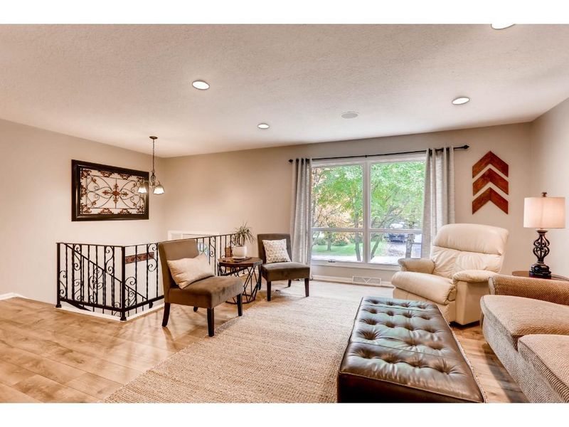 802 Circle Dr, Buffalo, MN 55313
