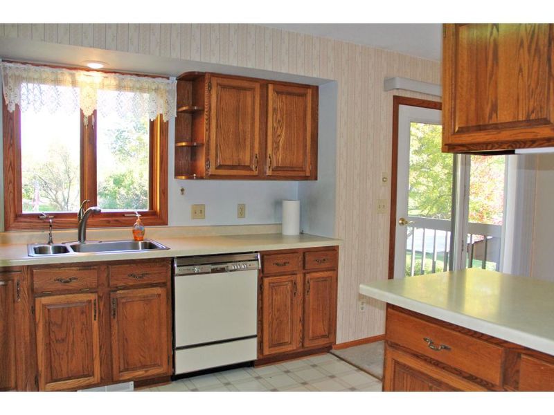 912 Minnesota St W, Cannon Falls, MN 55009