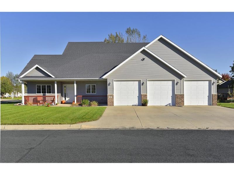 207 5th Ave SW, Medford, MN 55049