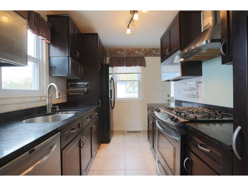 2063 Ivy Ave E, Saint Paul, MN 55119