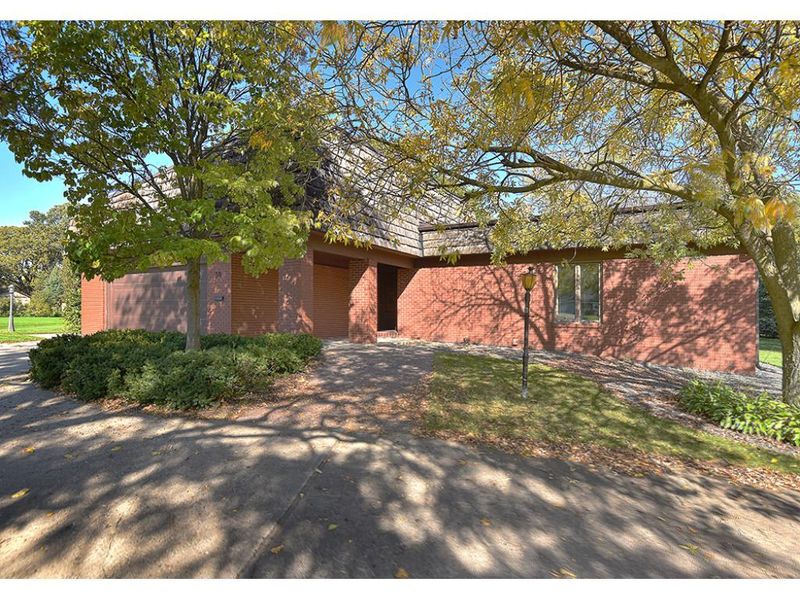 30 Oakview Pl, Owatonna, MN 55060