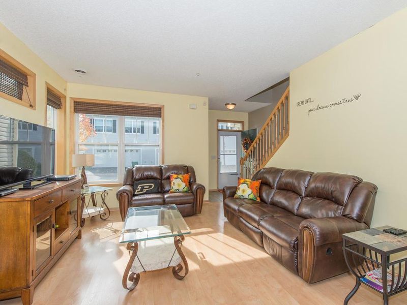 2162 Shamrock Pl, Chaska, MN 55318