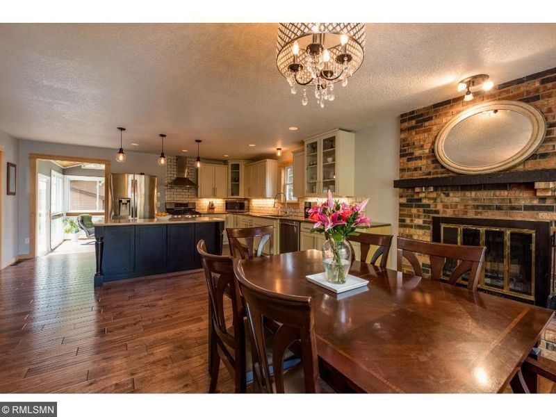 520 Laredo Ln, Chanhassen, MN 55317
