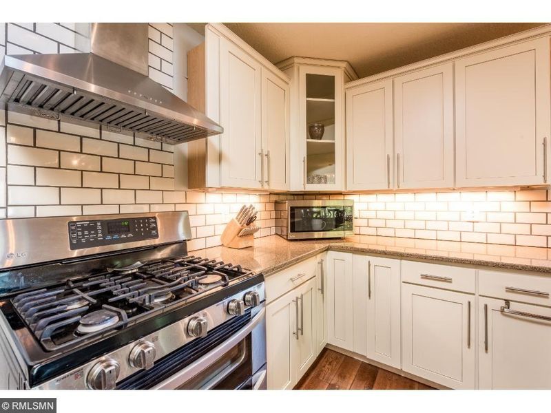 520 Laredo Ln, Chanhassen, MN 55317