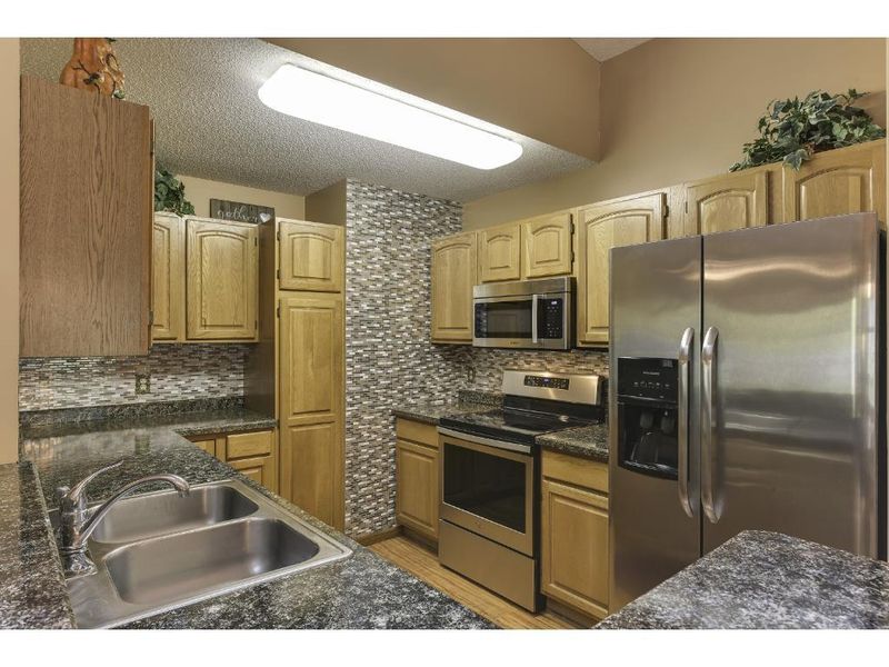 7232 Bren Ln, Eden Prairie, MN 55346