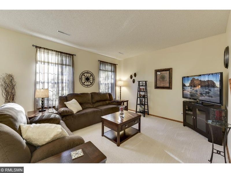 1629 Liberty Cir, Shakopee, MN 55379
