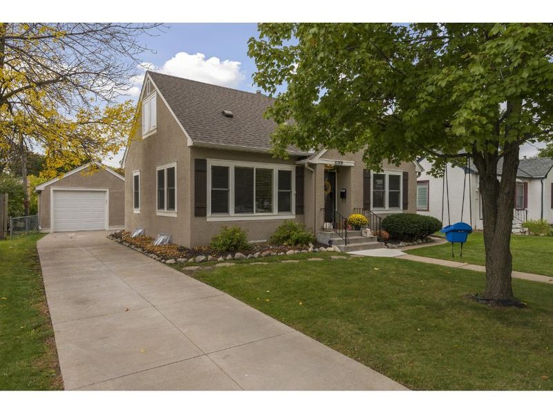 4309 Zenith Ave N, Robbinsdale, MN 55422