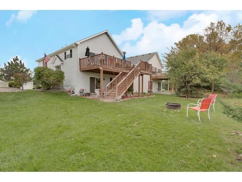 7394 Windsor Dr N, Shakopee, MN 55379