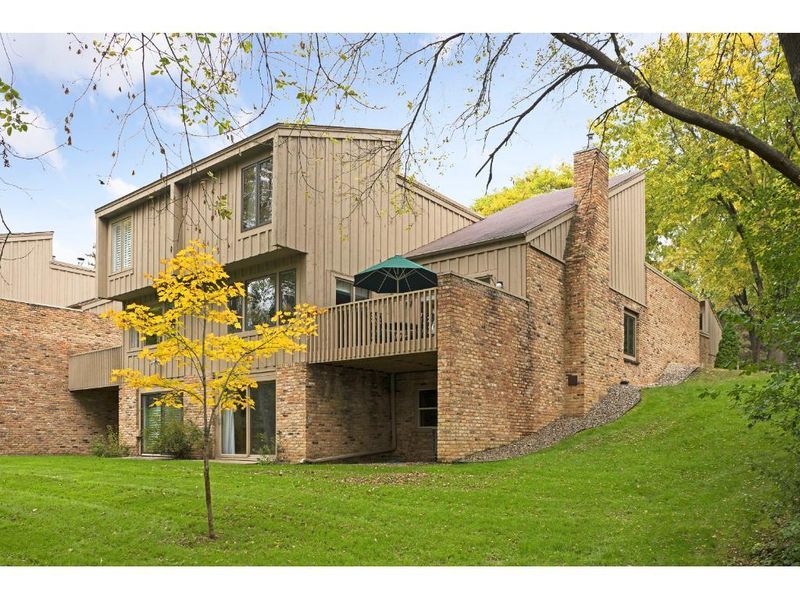 5752 Duncan Ln, Edina, MN 55436