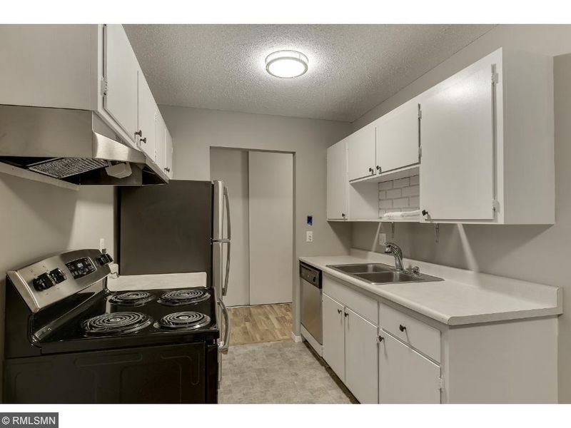 2009 E 122nd St #C23, Burnsville, MN 55337
