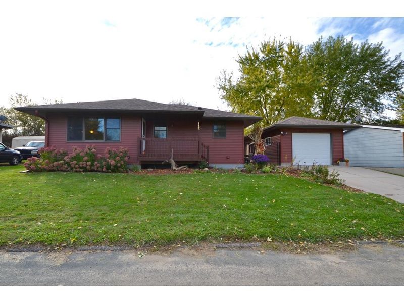 112 Manor Ave, Goodhue, MN 55027