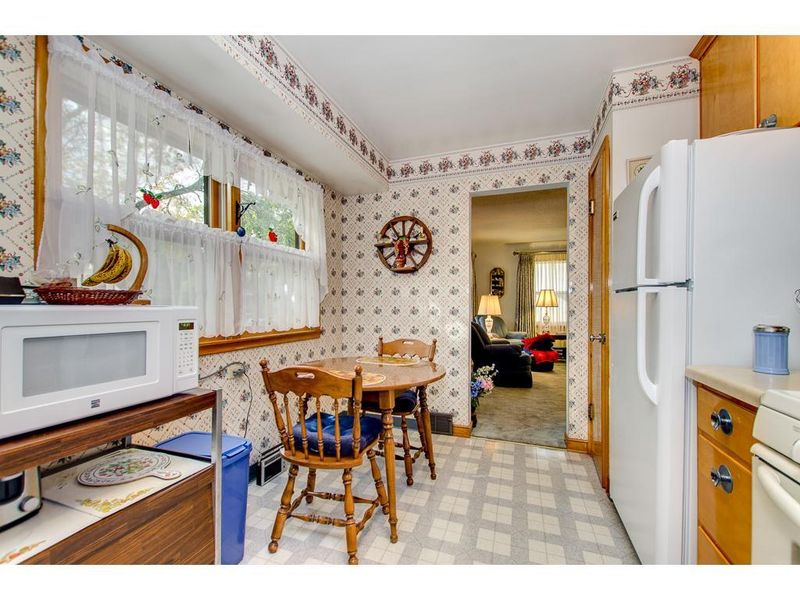 365 Rose Ave E, Saint Paul, MN 55130
