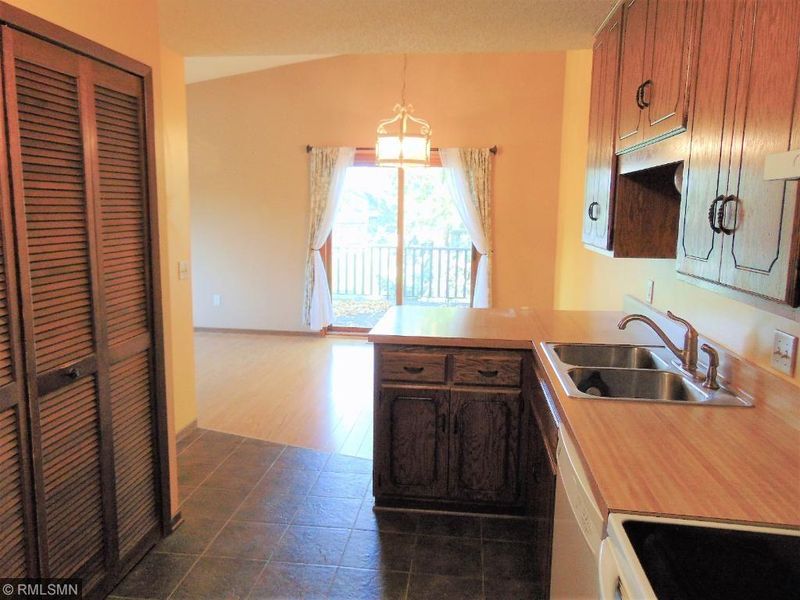 5111 148th St W, Apple Valley, MN 55124