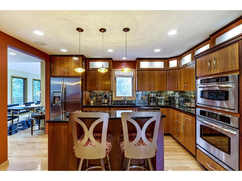 6816 Charis Ct, Eden Prairie, MN 55346
