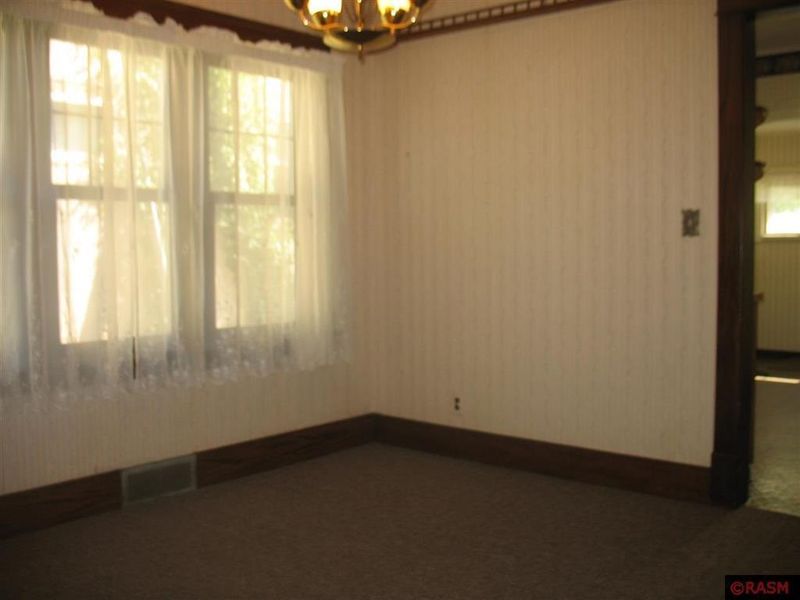 607 N 4th St, Mankato, MN 56001