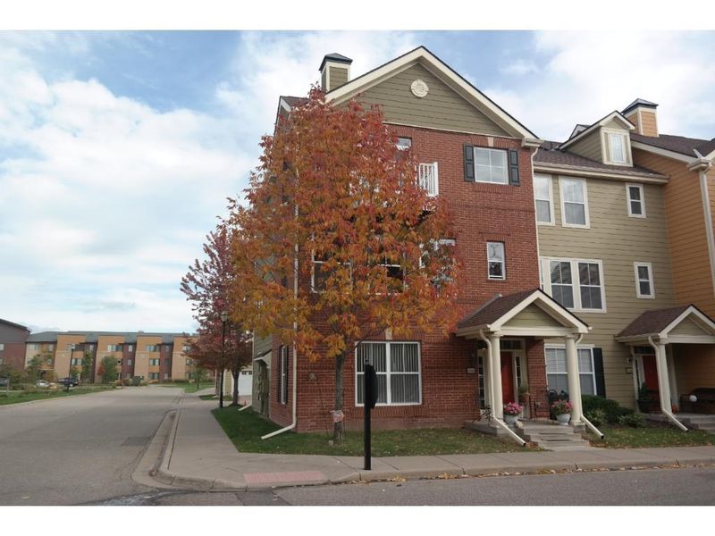 10262 Bleeker St, Woodbury, MN 55129