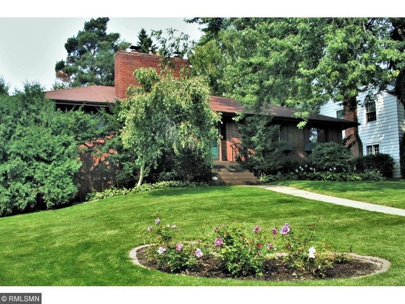 1441 Edgcumbe Rd, Saint Paul, MN 55116