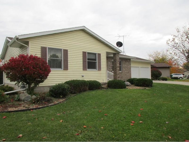 307 Westgate Dr, Winsted, MN 55395