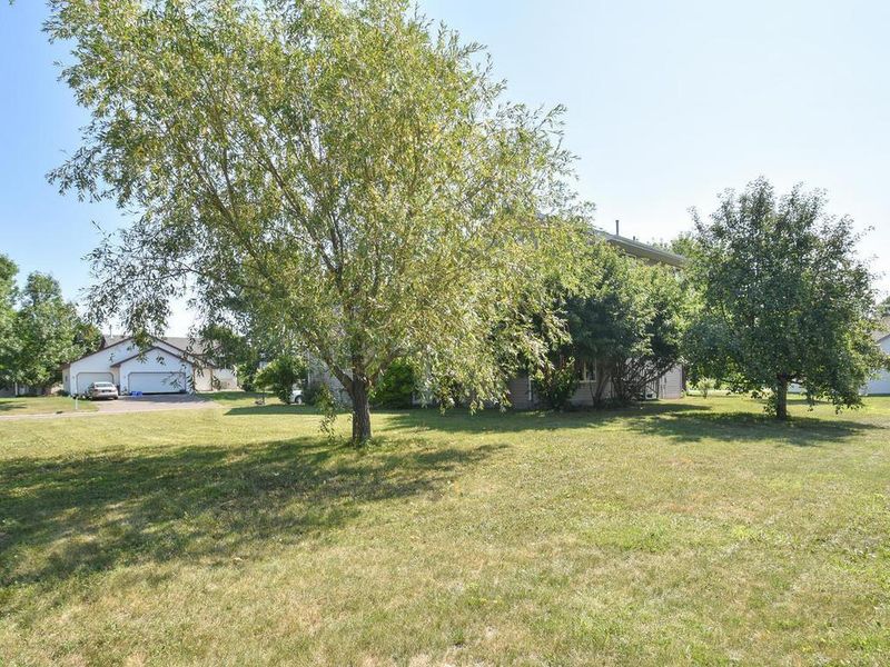 576 Amur Cir NW, Saint Michael, MN 55376